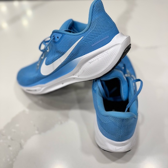 Nike Blue Athletic Sneakers - Picture 5 of 8